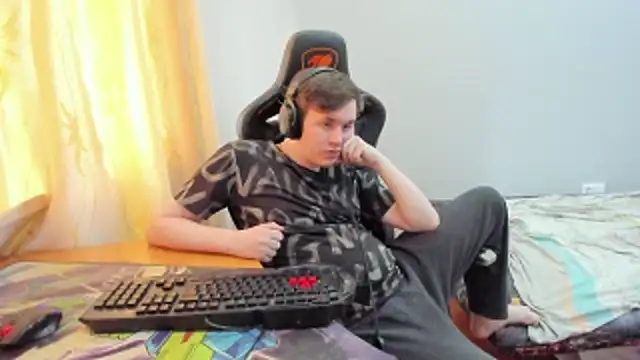 iliaskrislove webcam show
