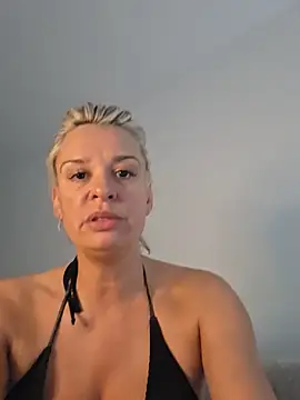 הופעת וובקאם של SpicyVicky