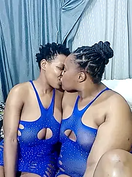 Twin_lovers: διαδικτυακό σόου στην κάμερα