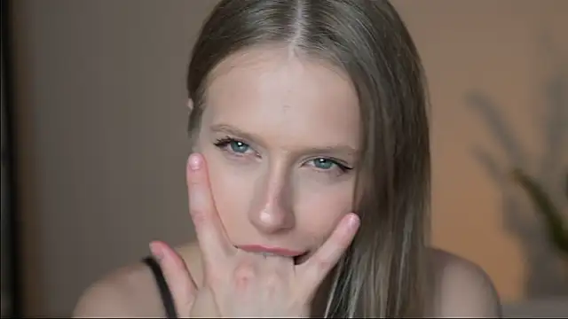 ella_twinkl Adlı Modelin Canlı XXX Sohbeti
