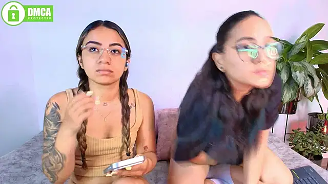 Jules_n_Gia Show Webcam