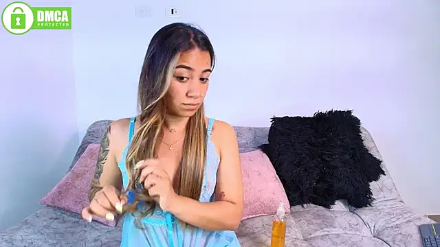 Jules_n_Gia 网络视讯表演