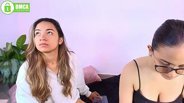 Jules_n_Gia's Live XXX Chat