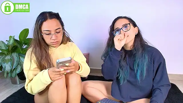 Jules_n_Gia webcam show
