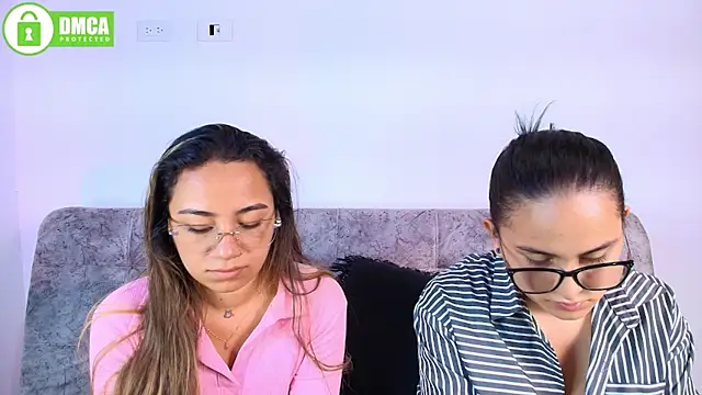 Jules_n_Gia webcam show