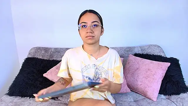 Jules_n_Gia Show in webcam