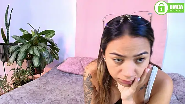 Jules_n_Gia's Webcam Show