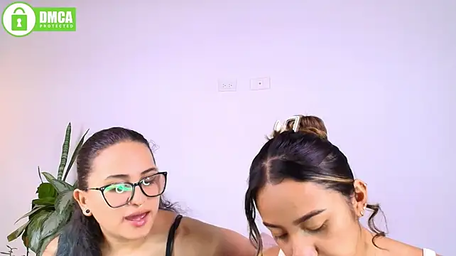 Jules_n_Gia – webcam-show