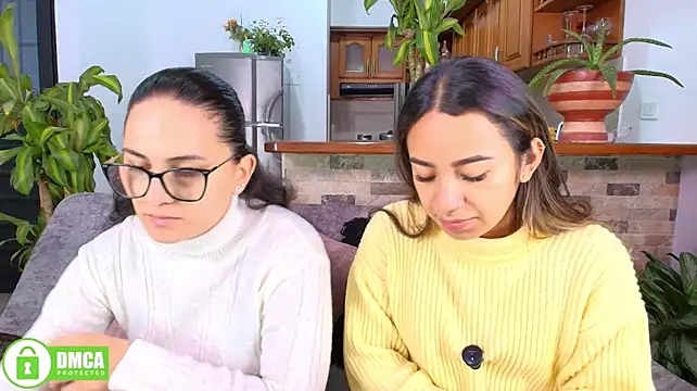 Jules_n_Gia webcam show