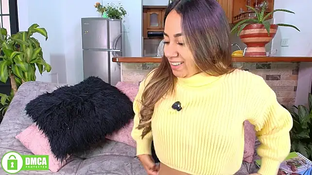Jules_n_Gia Show in webcam