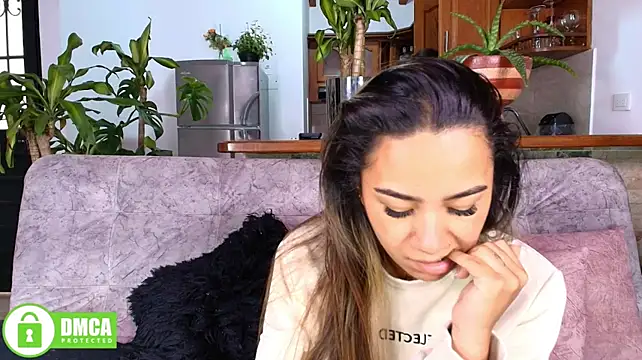 Jules_n_Gia Show in webcam