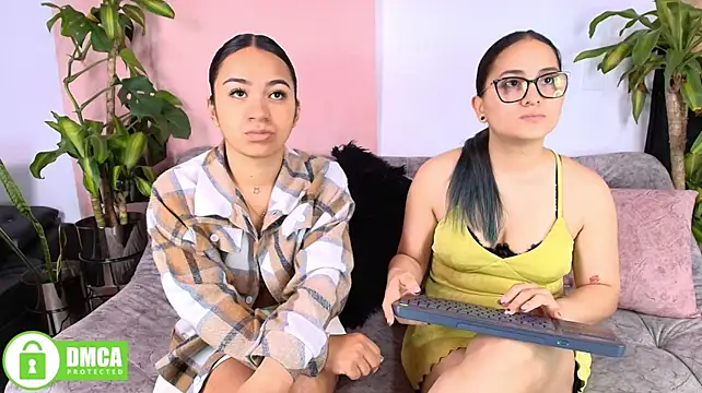 Jules_n_Gia Webcam Show