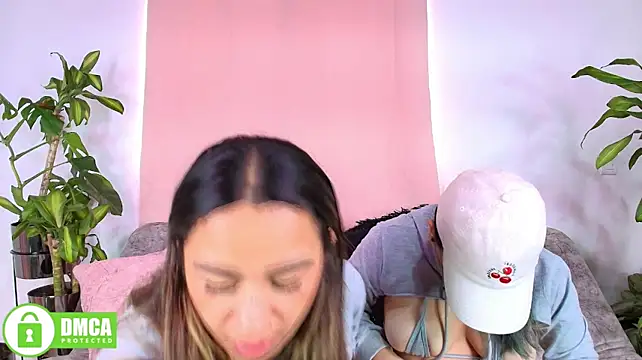 Jules_n_Gia's Webcam Show