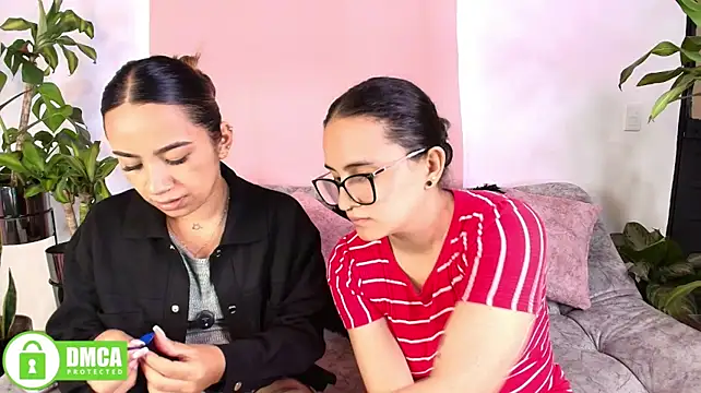 Jules_n_Gia's Webcam Show