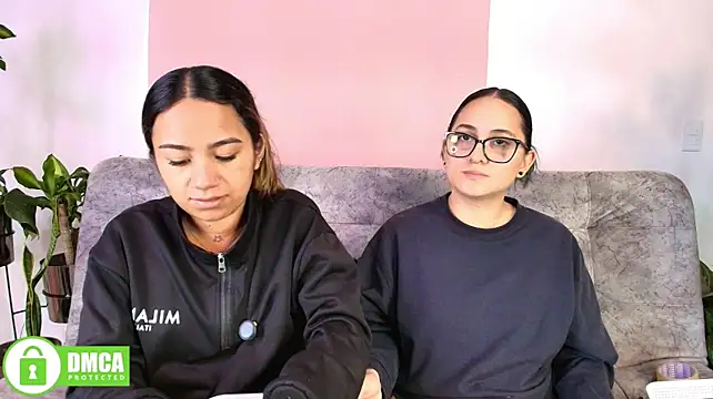 Jules_n_Gia Pertunjukan Webcam