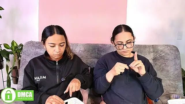 Jules_n_Gia ওয়েবক্যাম শো
