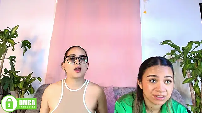 Show modela Jules_n_Gia na web-kameri