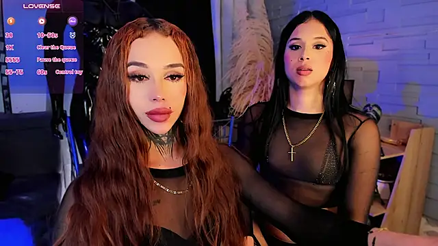 Show modela CALLME_SPACE na web-kameri