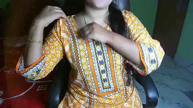 BengaliQueenStar: онлайн-секс-чат