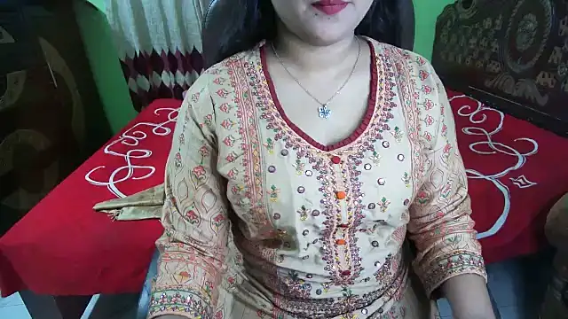 BengaliQueenStar Adlı Modelin Canlı XXX Sohbeti