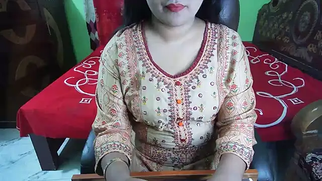 BengaliQueenStar's Live XXX Chat