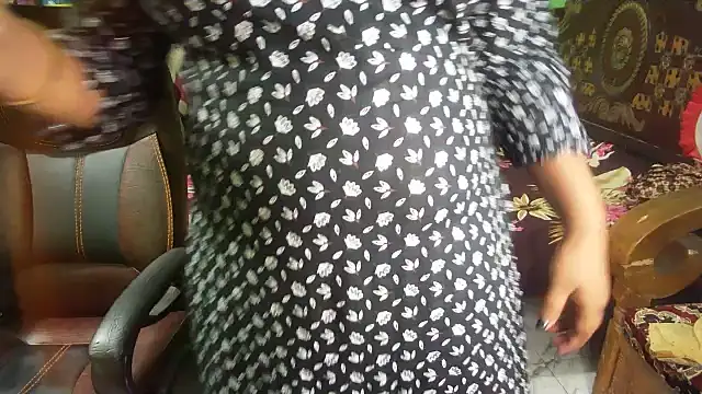 BengaliQueenStar Adlı Modelin Canlı XXX Sohbeti