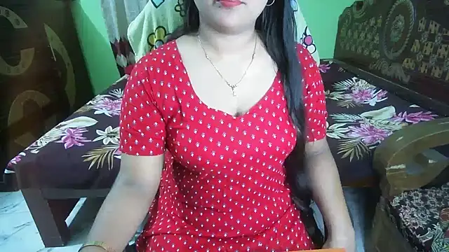 BengaliQueenStar élő XXX-chatje