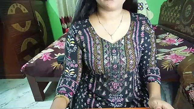 BengaliQueenStar Chat XXX in diretta