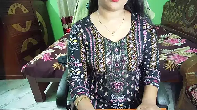 BengaliQueenStar Adlı Modelin Canlı XXX Sohbeti
