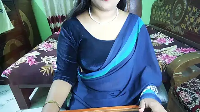 BengaliQueenStar Adlı Modelin Canlı XXX Sohbeti