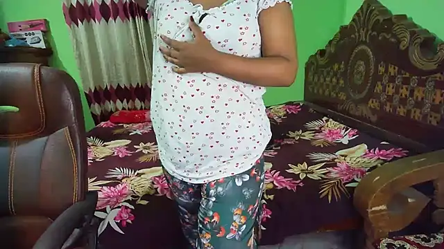 BengaliQueenStar XXX чат на живо