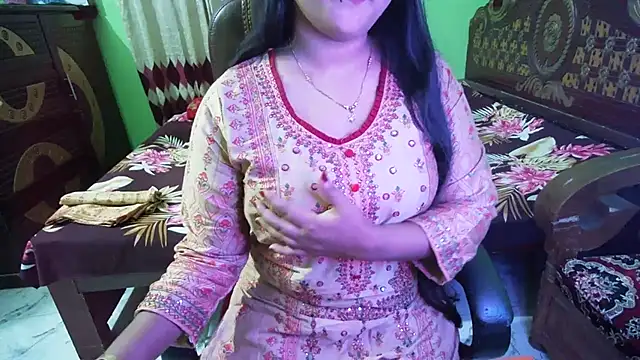 BengaliQueenStar Adlı Modelin Canlı XXX Sohbeti