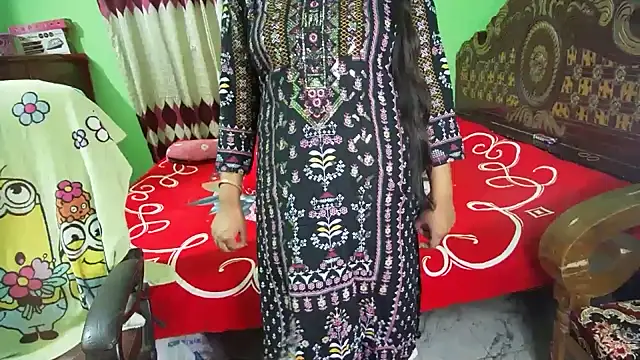 BengaliQueenStar Adlı Modelin Canlı XXX Sohbeti