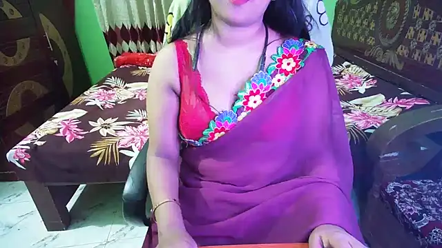 BengaliQueenStar Adlı Modelin Canlı XXX Sohbeti