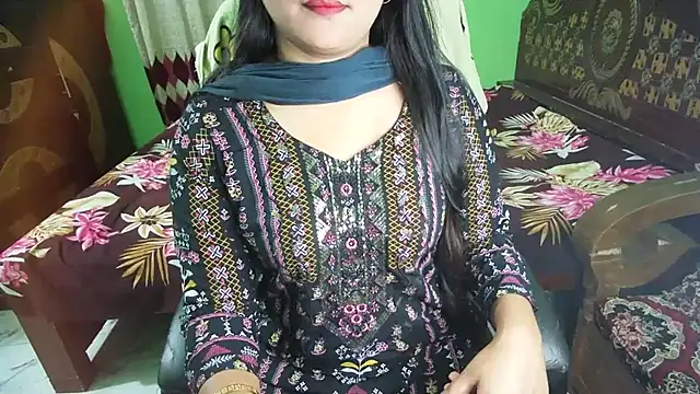 BengaliQueenStar Adlı Modelin Canlı XXX Sohbeti
