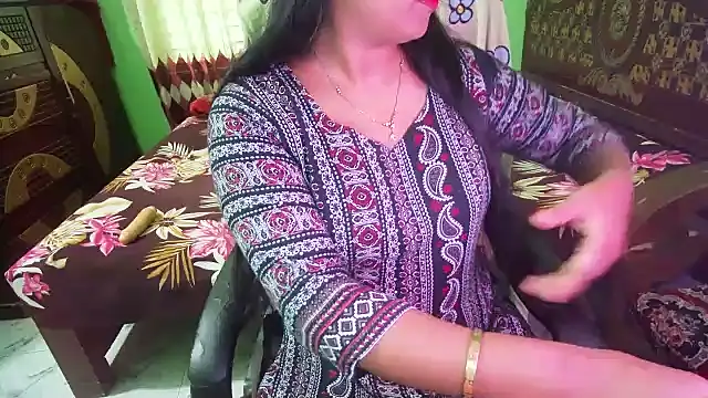 Czat XXX na żywo – BengaliQueenStar