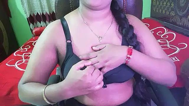 BengaliQueenStar élő XXX-chatje