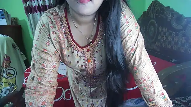 BengaliQueenStar Adlı Modelin Canlı XXX Sohbeti