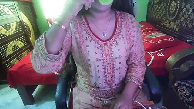 BengaliQueenStar élő XXX-chatje