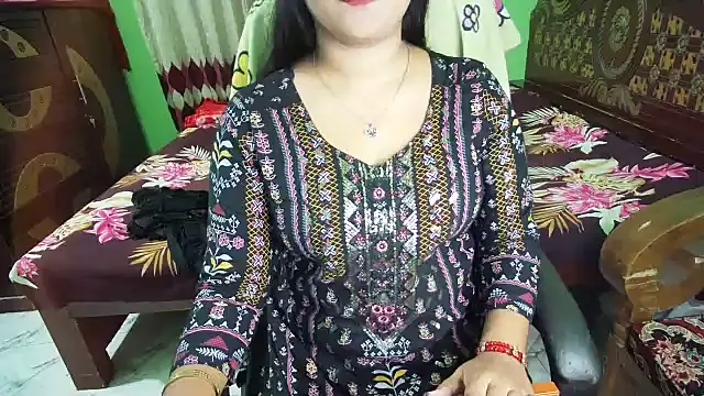 แชท XXX สดของ BengaliQueenStar