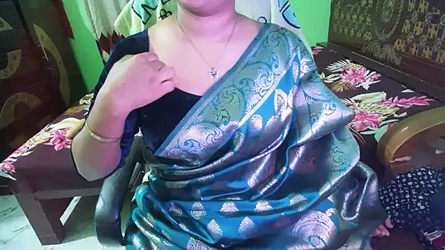 BengaliQueenStar élő XXX-chatje