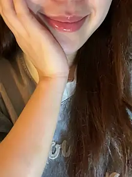 Uyennii02 Show Webcam