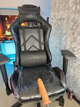 Pokazy przed kamerką – saracaball_