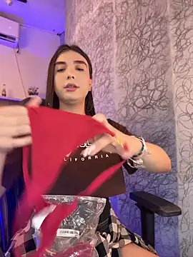 saracaball_'s Webcam Show