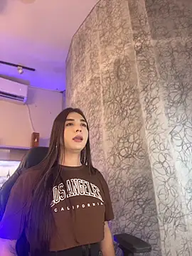 saracaball_ Show in webcam