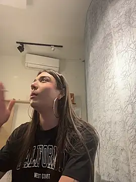 saracaball_'s Webcam Show