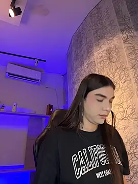 saracaball_ Show in webcam