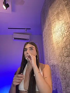 saracaball_ Show in webcam