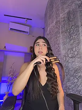 saracaball_ Show in webcam