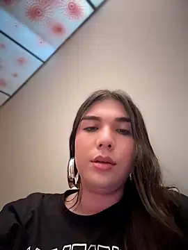 saracaball_ Show in webcam